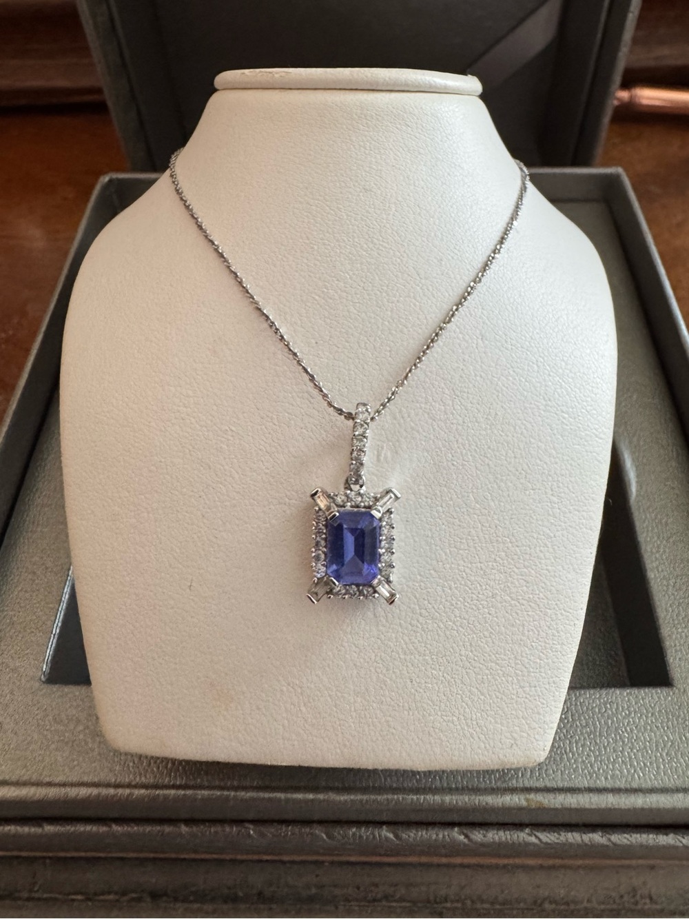 14KW Diamond Tanzanite pendent necklace